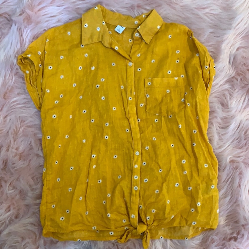 Yellow shirt with white flowers.
